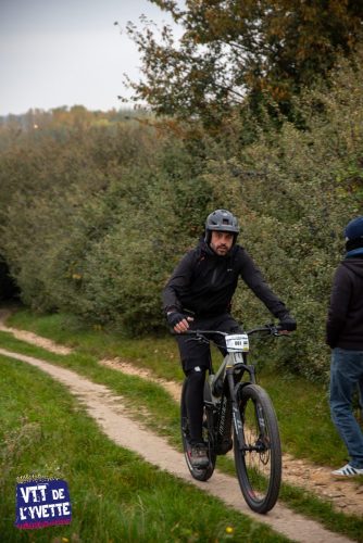 DE-LYVETTE-A-LORGE-25-075