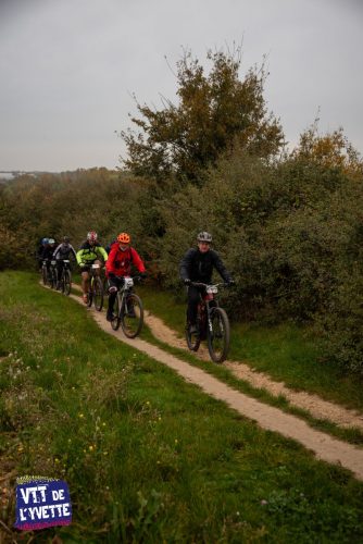 DE-LYVETTE-A-LORGE-25-142