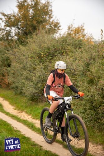 DE-LYVETTE-A-LORGE-25-163