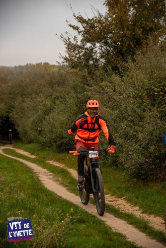 DE-LYVETTE-A-LORGE-25-184