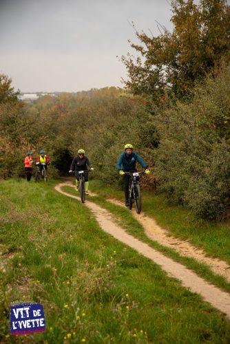 DE-LYVETTE-A-LORGE-25-219