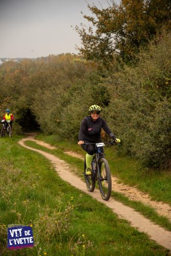 DE-LYVETTE-A-LORGE-25-220