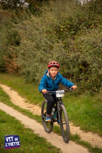 DE-LYVETTE-A-LORGE-25-221