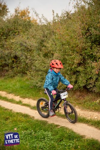 DE-LYVETTE-A-LORGE-25-233