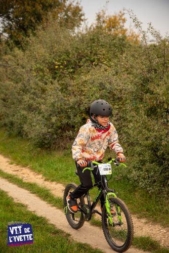 DE-LYVETTE-A-LORGE-25-243