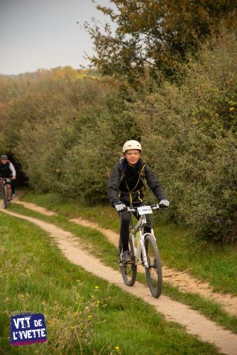 DE-LYVETTE-A-LORGE-25-282