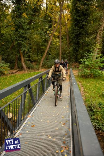 DE-LYVETTE-A-LORGE-25-300