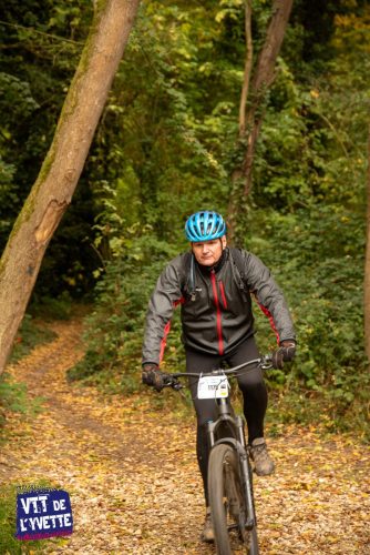 DE-LYVETTE-A-LORGE-25-372