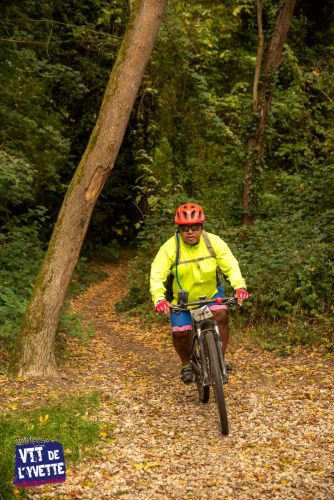 DE-LYVETTE-A-LORGE-25-373