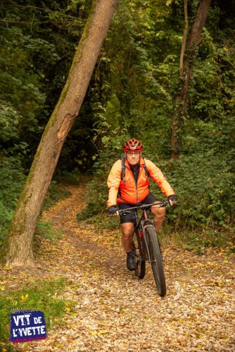 DE-LYVETTE-A-LORGE-25-374