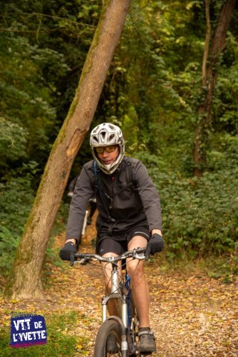 DE-LYVETTE-A-LORGE-25-384