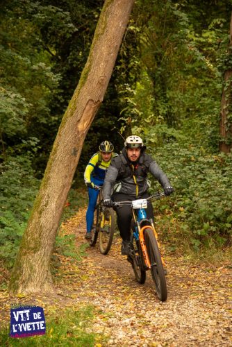 DE-LYVETTE-A-LORGE-25-437