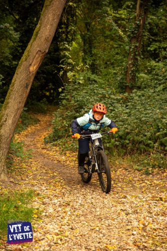 DE-LYVETTE-A-LORGE-25-478