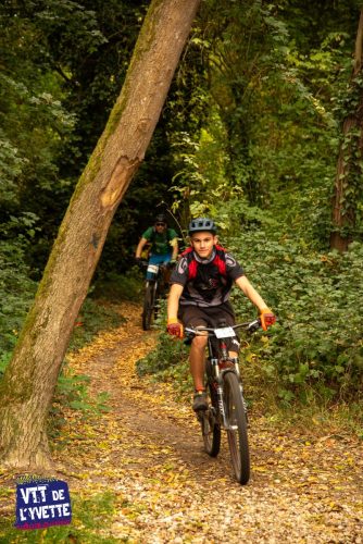 DE-LYVETTE-A-LORGE-25-480