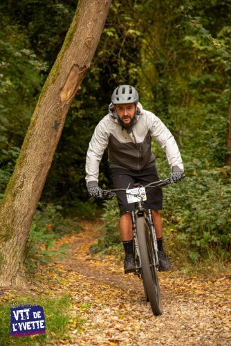 DE-LYVETTE-A-LORGE-25-674