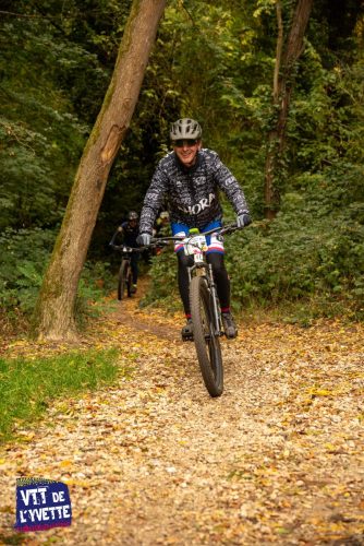 DE-LYVETTE-A-LORGE-25-683