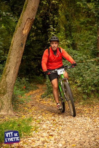 DE-LYVETTE-A-LORGE-25-690