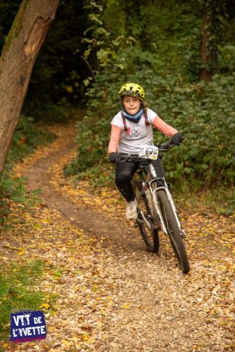 DE-LYVETTE-A-LORGE-25-694