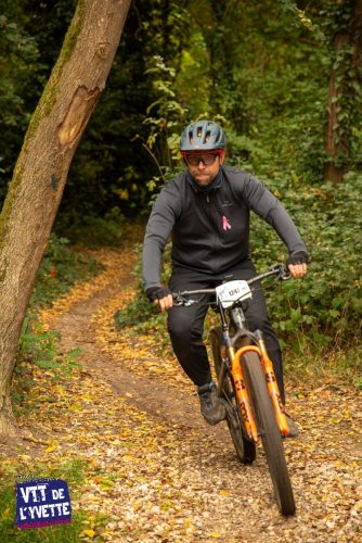 DE-LYVETTE-A-LORGE-25-696