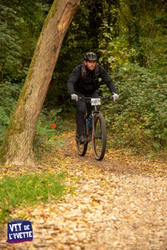 DE-LYVETTE-A-LORGE-25-699