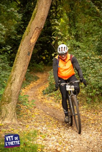 DE-LYVETTE-A-LORGE-25-719